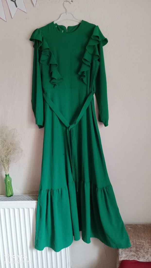 Uzun Kollu Yeşil Fırfırlı Uzun Elbise - Görsel 2
