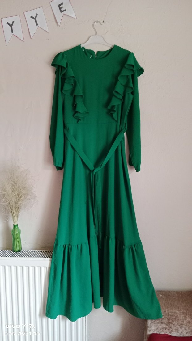 Uzun Kollu Yeşil Fırfırlı Uzun Elbise - Görsel 5