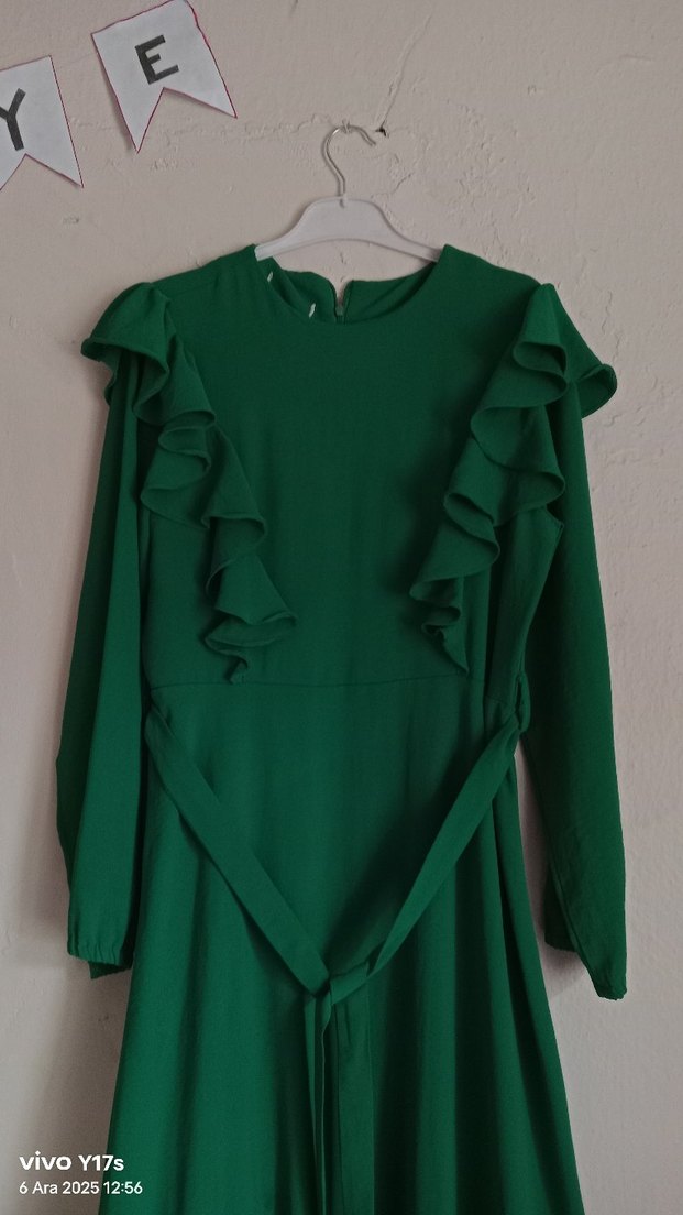 Uzun Kollu Yeşil Fırfırlı Uzun Elbise - Görsel 4