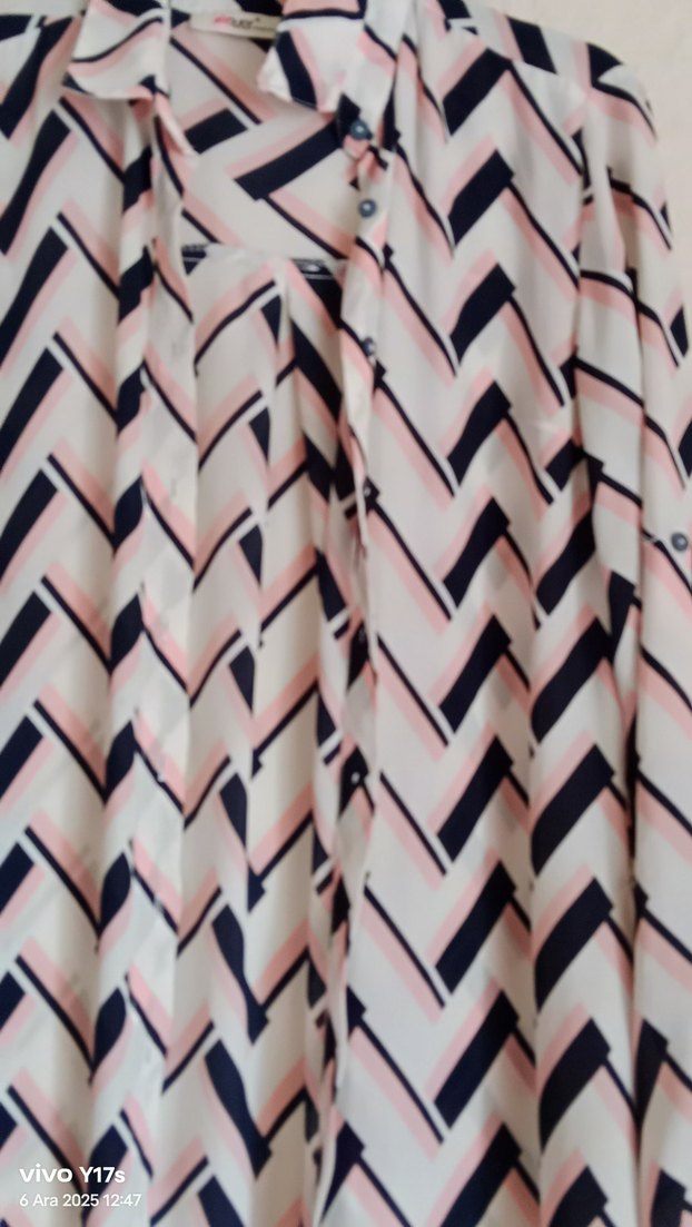 Uzun Kollu Pilili Kadın Tunik - Görsel 2