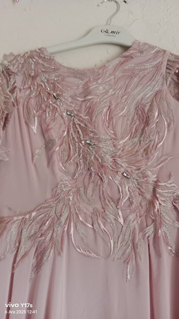 Pembe Nakışlı Uzun Kollu Uzun Abiye Elbise - Görsel 4