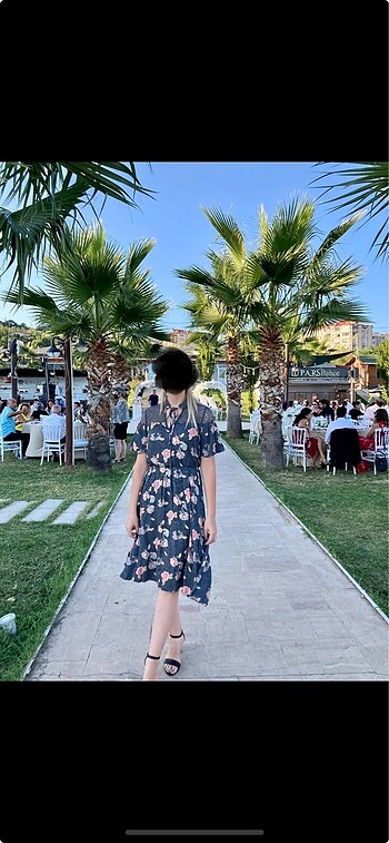 Dizalti midi boy rahat ve şık elbise