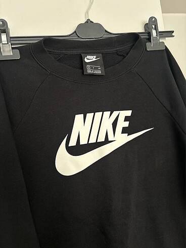 NİKE SWEATSHİRT S BEDEN