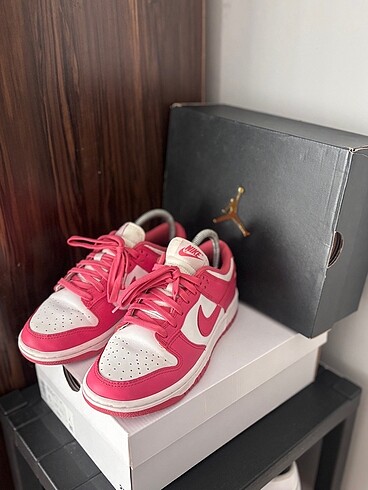 NİKE DUNK LOW PİNK AYAKKABI 37.5 NO
