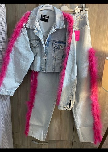 Pembe tüy detaylı ikili kot takım ithal üründür özel tasarımdır