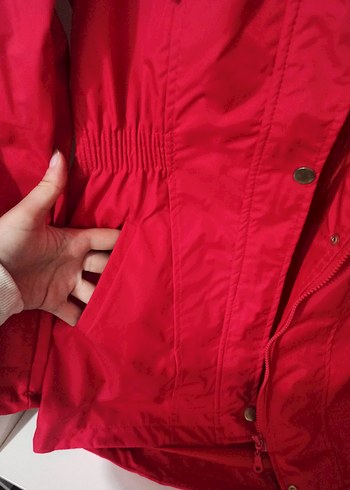 Kırmızı yağmurluk - Görsel 5