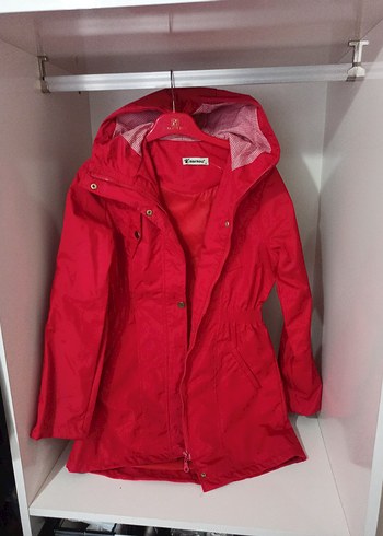 Kırmızı yağmurluk - Görsel 7