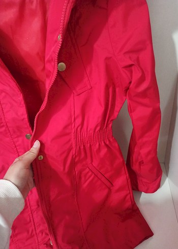 Kırmızı yağmurluk - Görsel 4