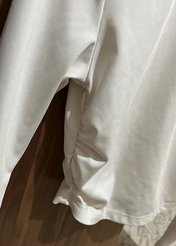 Yanları büzgülü Beyaz Uzun Kollu Kadın bluz - Görsel 3