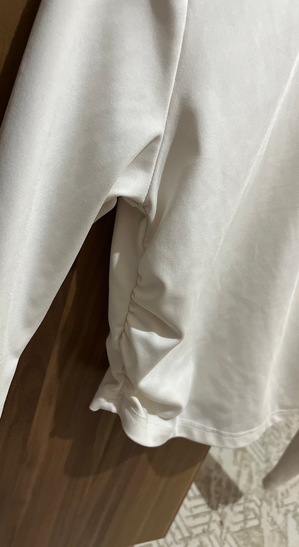 Yanları büzgülü Beyaz Uzun Kollu Kadın bluz - Görsel 3