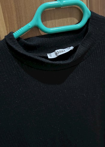 Siyah Kısa Kollu Yarım Balıkçı Kadın Tişört - Görsel 2