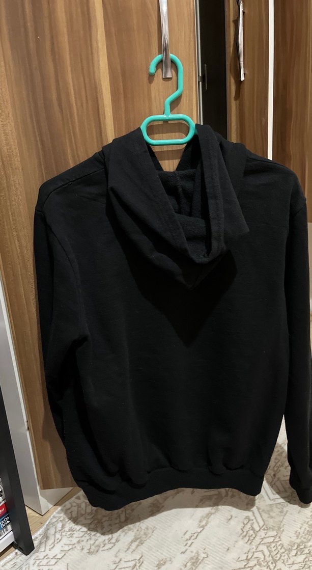 Siyah Kapüşonlu Baskılı Sweatshirt - Görsel 2