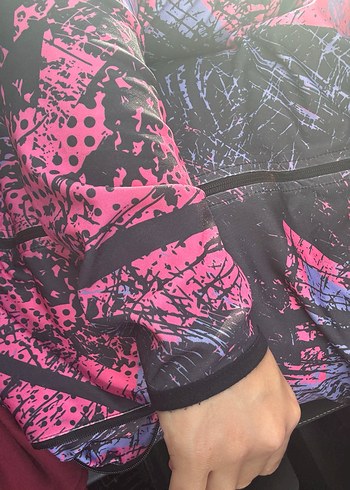 Pembe Baskılı Yüksek Yaka Fermuarlı Spor Üst - Görsel 3