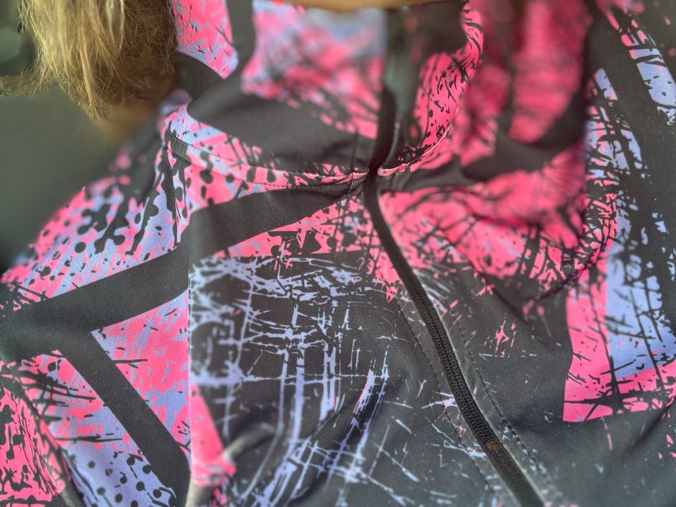 Pembe Baskılı Yüksek Yaka Fermuarlı Spor Üst - Görsel 4