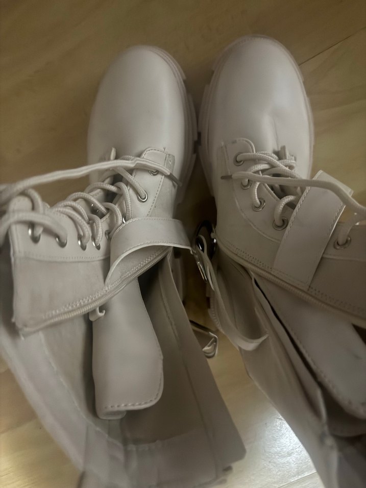 Gri Deri Yüksek Topuklu Sokak Tarzı Bot - Görsel 3