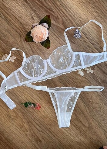 Beyaz Çiçekli Bralet Takım 