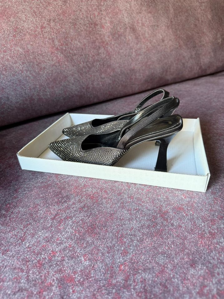 Siyah Taslı Desenli Stiletto Topuklu Kadın Ayakkabı - Görsel 2