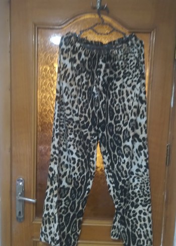 Kahverengi Leopar Desenli Kadın Kumaş pijama tarzi