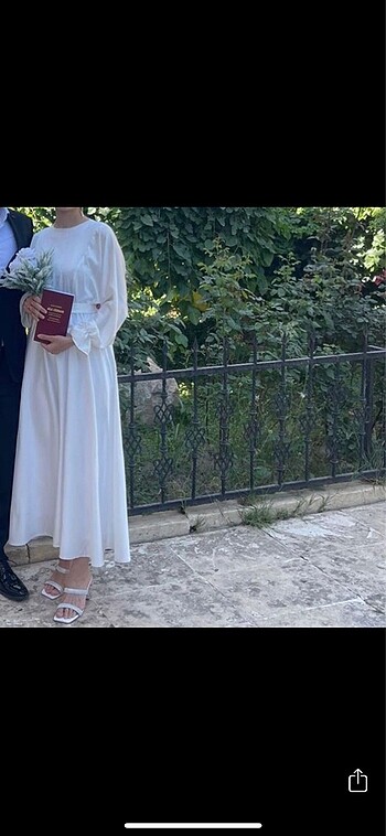 Beyaz saten elbise