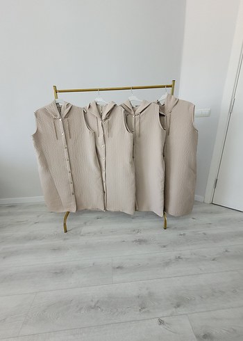 Düğmeli Bej Kapitone Kolsuz Kadın Yelek - Görsel 3