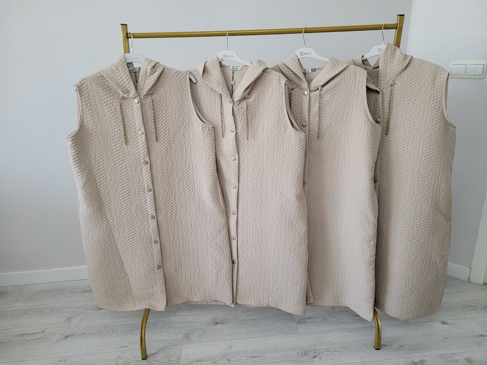 Düğmeli Bej Kapitone Kolsuz Kadın Yelek - Görsel 2