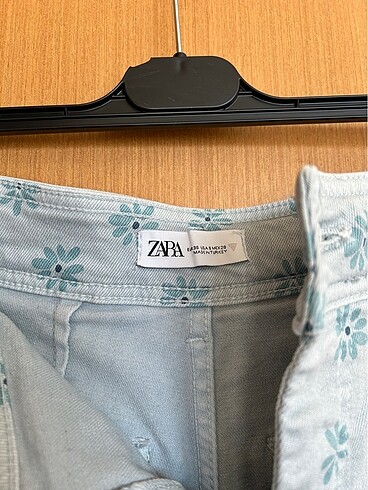 38 Beden Zara çiçek desenli jean 38 beden
