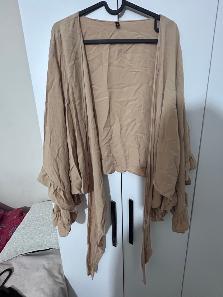 V Yaka Kemerli Bej Kadın Bluz - Görsel 3