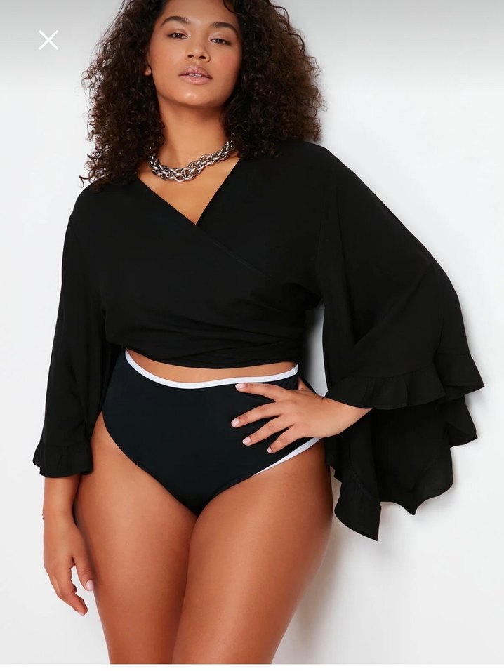 Zincir Detaylı Siyah V Yaka Kadın Bluz - Görsel 2