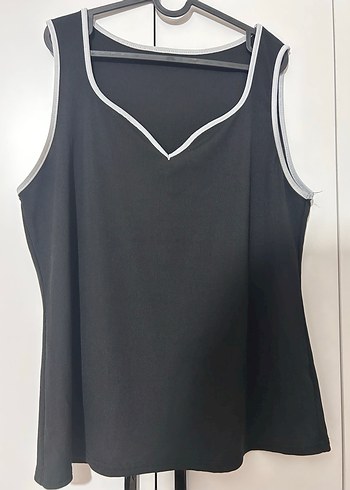 Gri Detaylı Siyah V Yaka Atlet - Görsel 2