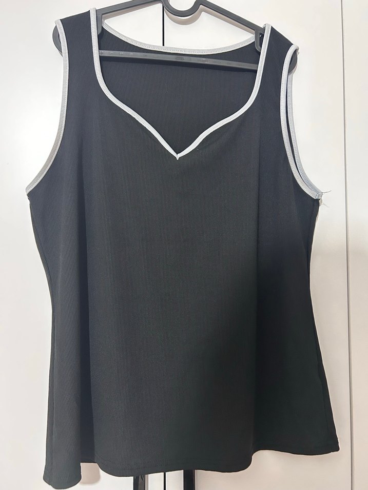 Gri Detaylı Siyah V Yaka Atlet - Görsel 2