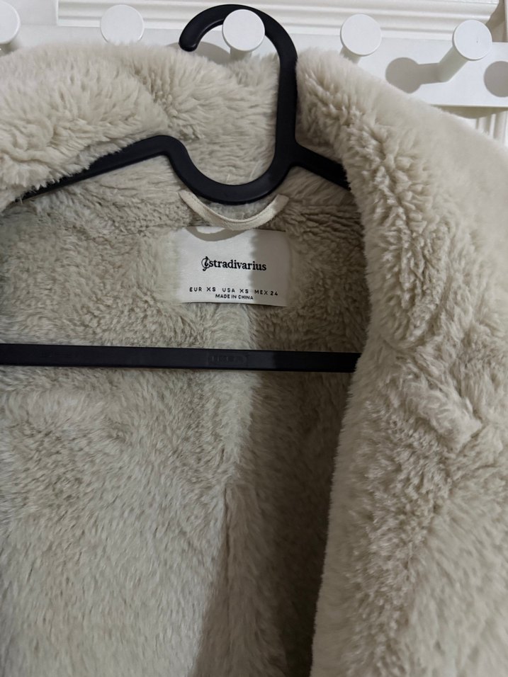 Kürklü Beyaz Midi Kadın Mont kaban Stradivarius - Görsel 2
