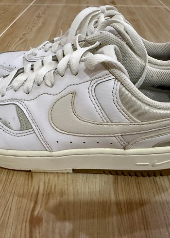 Nike Beyaz Bağcıklı Kadın Spor Ayakkabı orijinaldir - Görsel 2