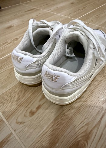 Nike Beyaz Bağcıklı Kadın Spor Ayakkabı orijinaldir - Görsel 4