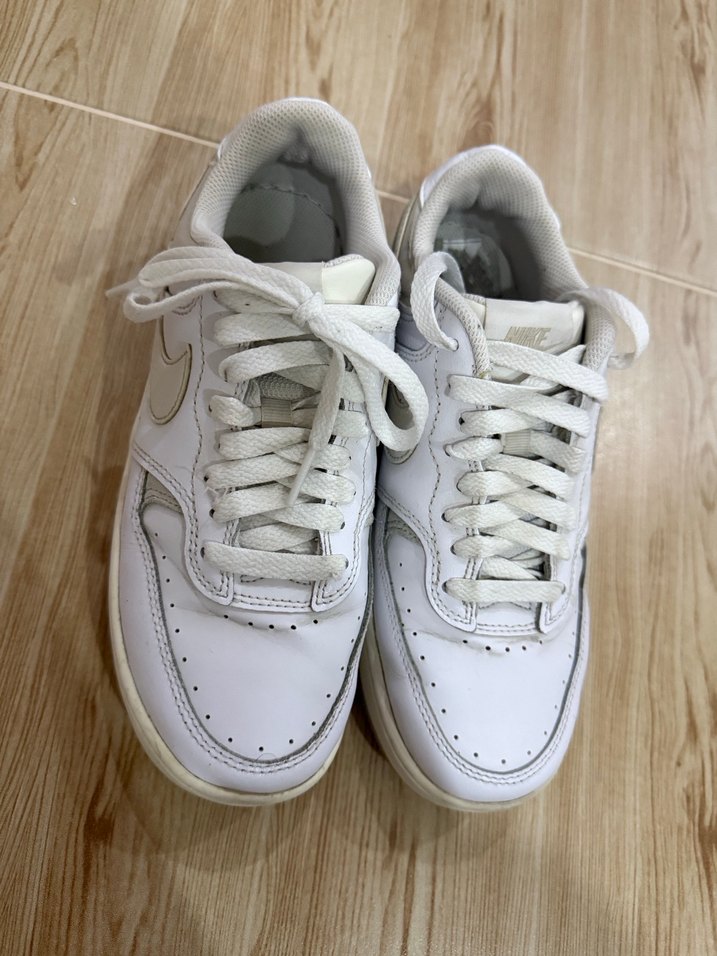 Nike Beyaz Bağcıklı Kadın Spor Ayakkabı orijinaldir - Görsel 3