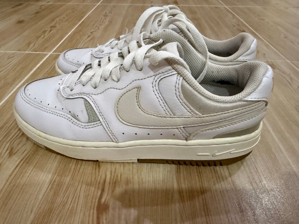 Nike Beyaz Bağcıklı Kadın Spor Ayakkabı orijinaldir - Görsel 2