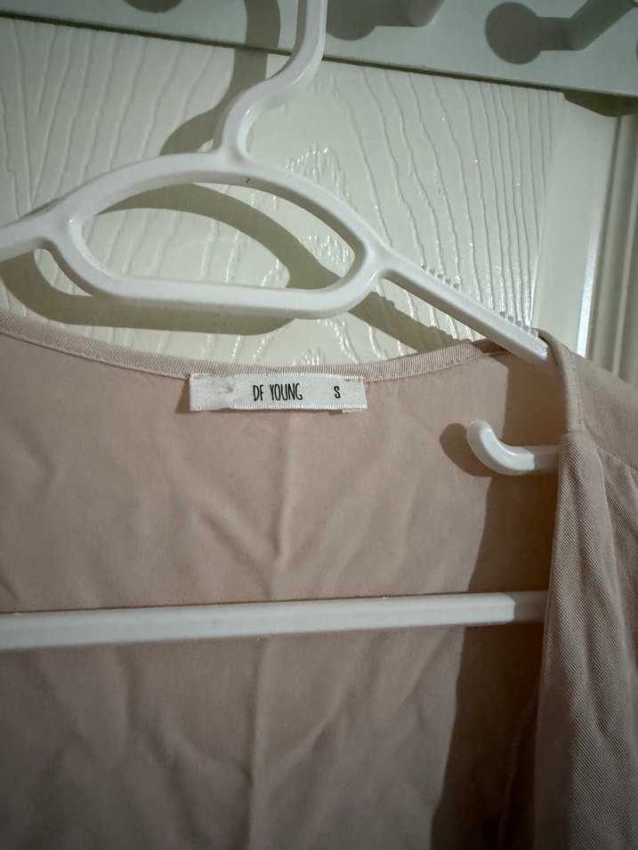 Bej Düğmeli V Yaka Kadın Keten Gömlek - Görsel 4