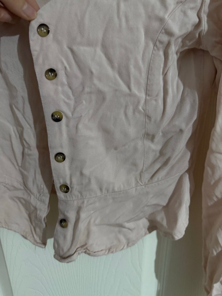 Bej Düğmeli V Yaka Kadın Keten Gömlek - Görsel 3