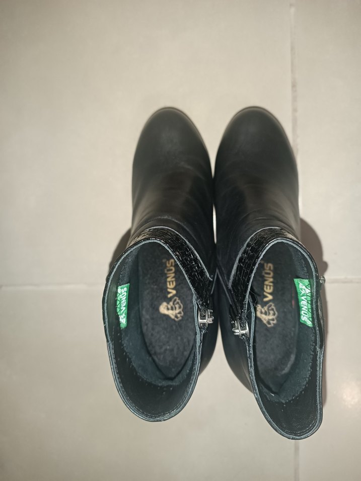 Siyah Yılan Derisi Desenli Dolgu Topuklu Kadın Bot - Görsel 4