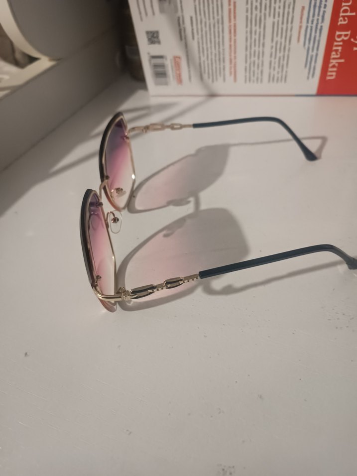 Şeffaf Pembe Minimalist Kadın Güneş Gözlüğü - Görsel 2