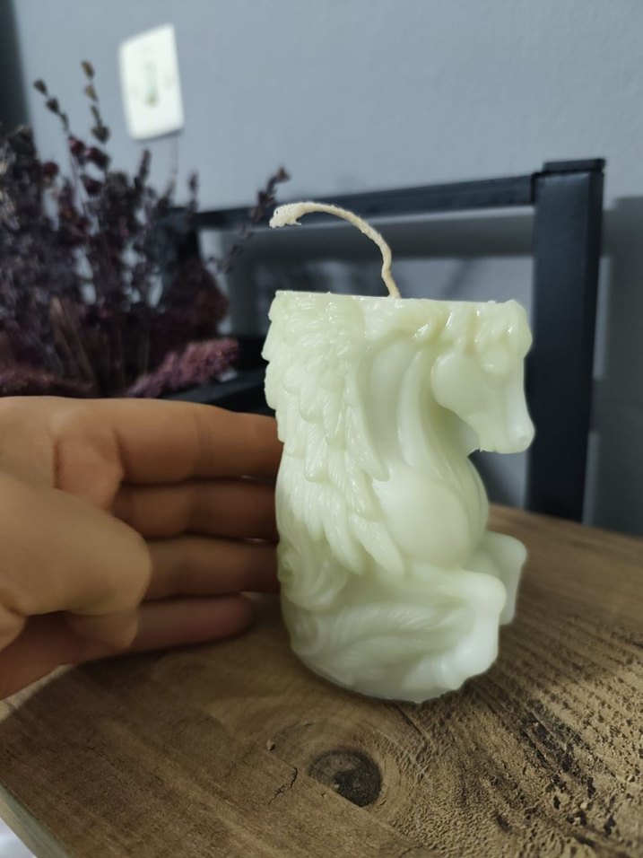 At Figürlü su yeşili Mum - Görsel 2