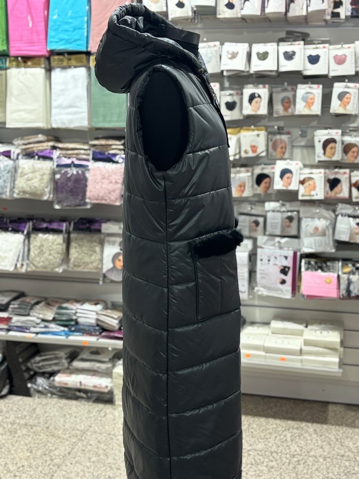 Siyah Kapüşonlu Uzun Kadın Şişme Yelek - Görsel 3