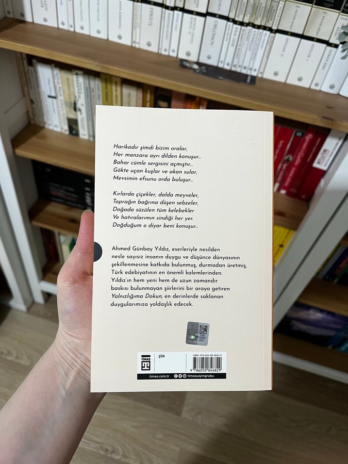 Yalnızlığıma Dokun - Bütün Şiirleriyle - Görsel 3