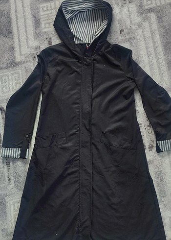 Kadın Siyah Uzun Kapüşonlu Yağmurluk - Görsel 3