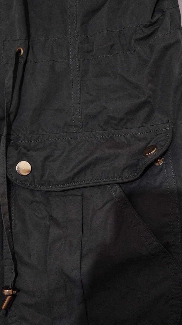 Düğmeli fermuarlı kapşonlu haki kadın mont - Görsel 4