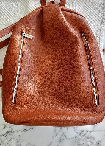 Kahverengi sırt çantası 