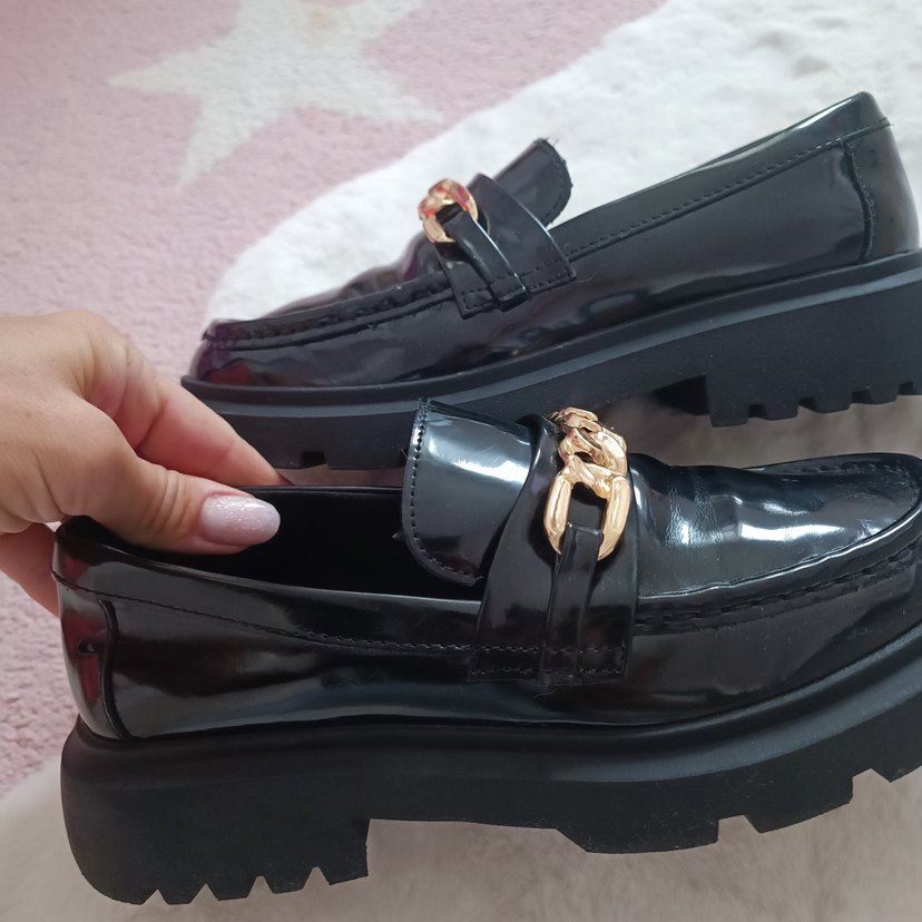Zincir Detaylı Parlak Siyah kız çocuk Loafer - Görsel 3
