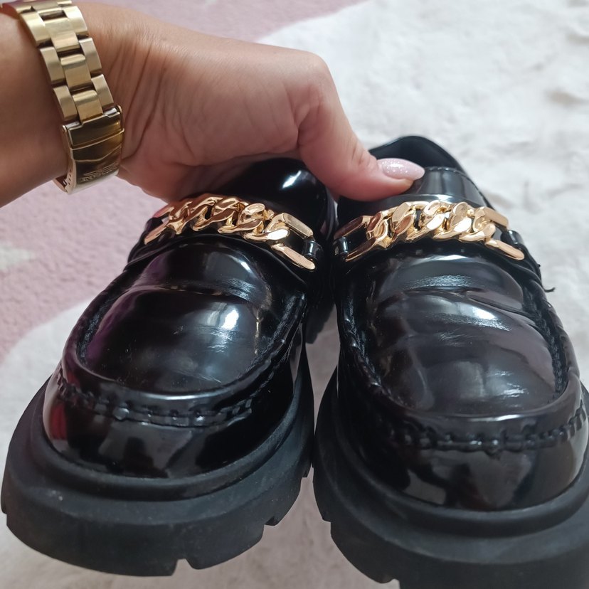 Zincir Detaylı Parlak Siyah kız çocuk Loafer - Görsel 2