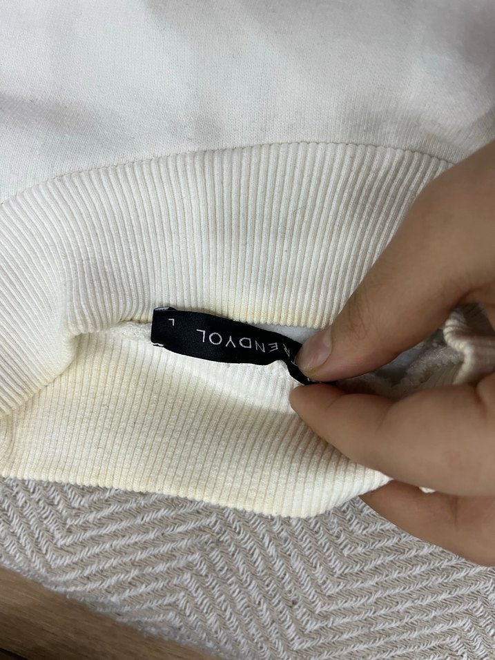 Trendyolmilla kazak L boynu sararmış - Görsel 3