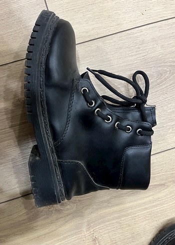 Siyah Deri Botlar - Görsel 5