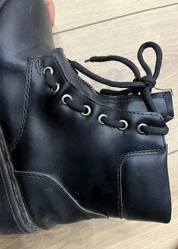Siyah Deri Botlar - Görsel 4